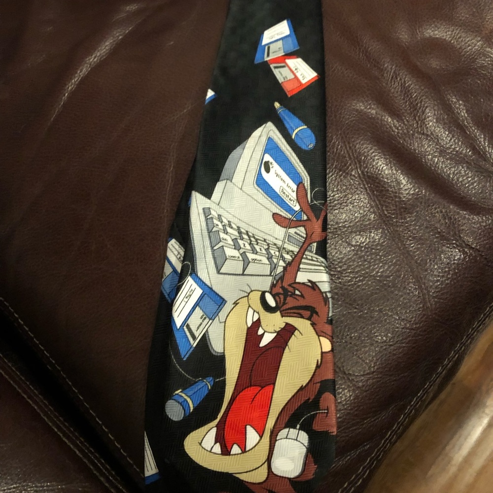 Vintage Looney TUNES Necktie Tie Tazmanan devil Computers. Condition is Pre-owne